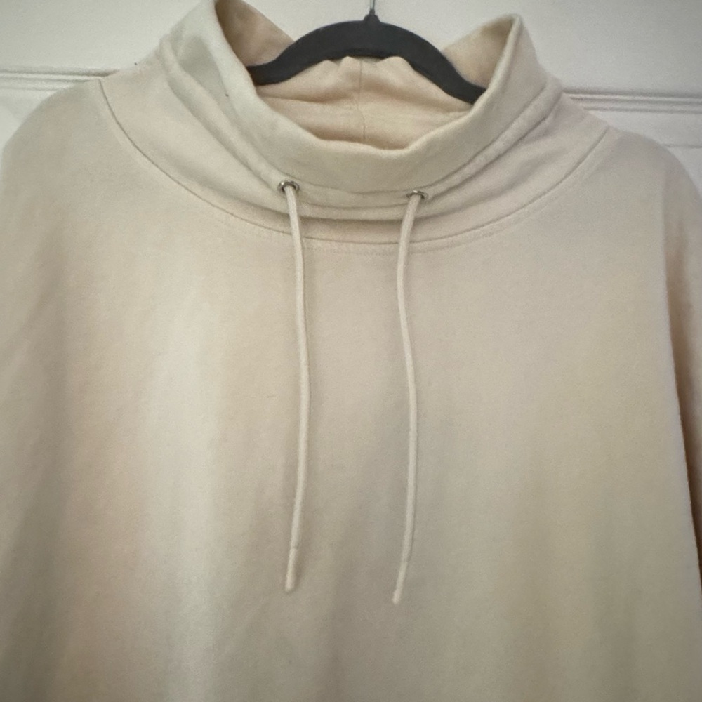 Old Navy Women's Cream Turtleneck Sweatshirt - Picture 5 of 8
